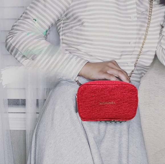 Chanel Red Glitter Crossbody Bag - Picture 11 of 12
